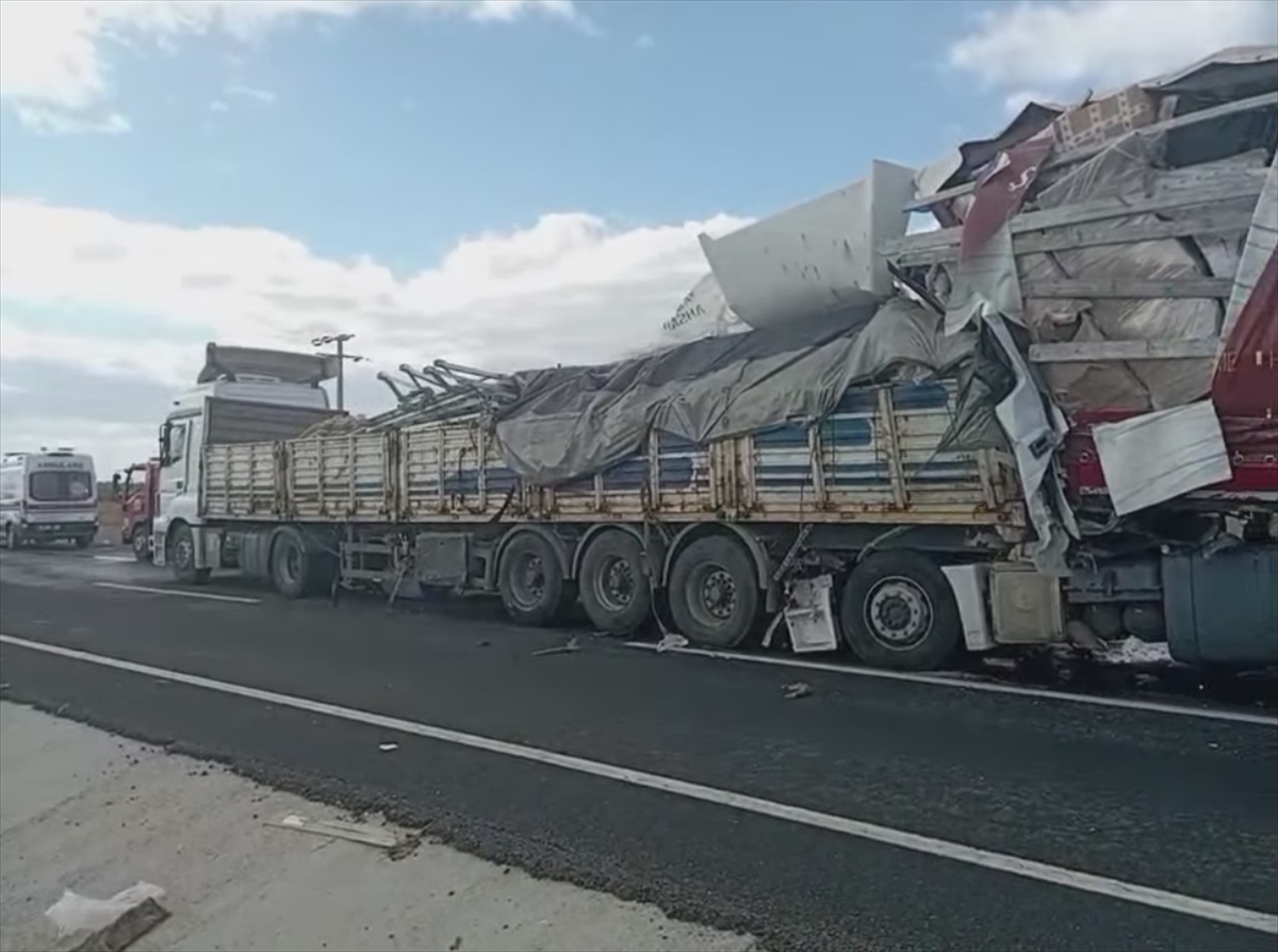 Konya'da 3 Araçlı Kaza Can Aldı