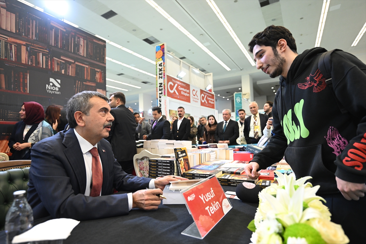 Milli Eğitim Bakanı Tekin'den Çarpıcı Eğitim Açıklamaları Kitap Fuarında