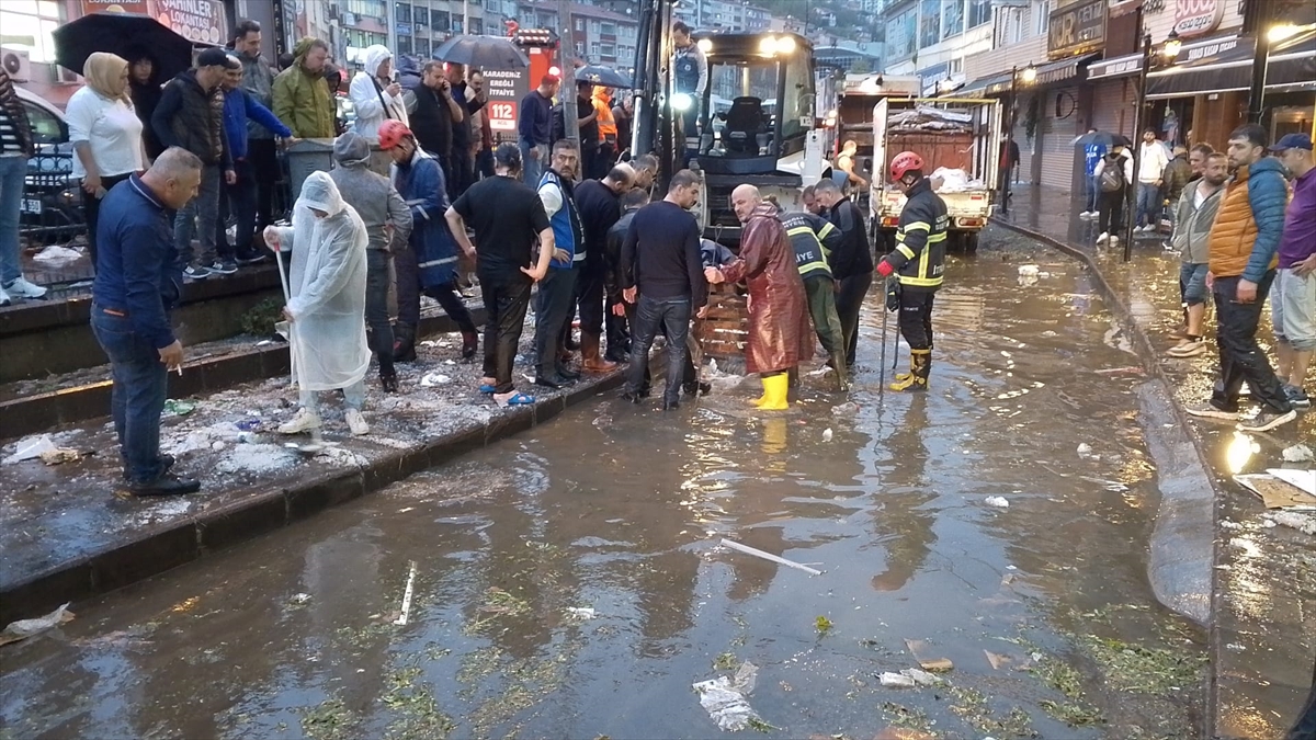 Zonguldak'taki Şiddetli Yağış Hayatı Felç Etti