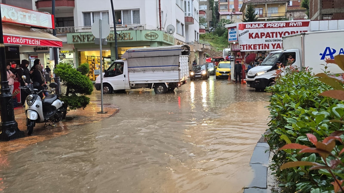 Giresun'da Yoğun Yağış Hayatı Olumsuz Etkiledi
