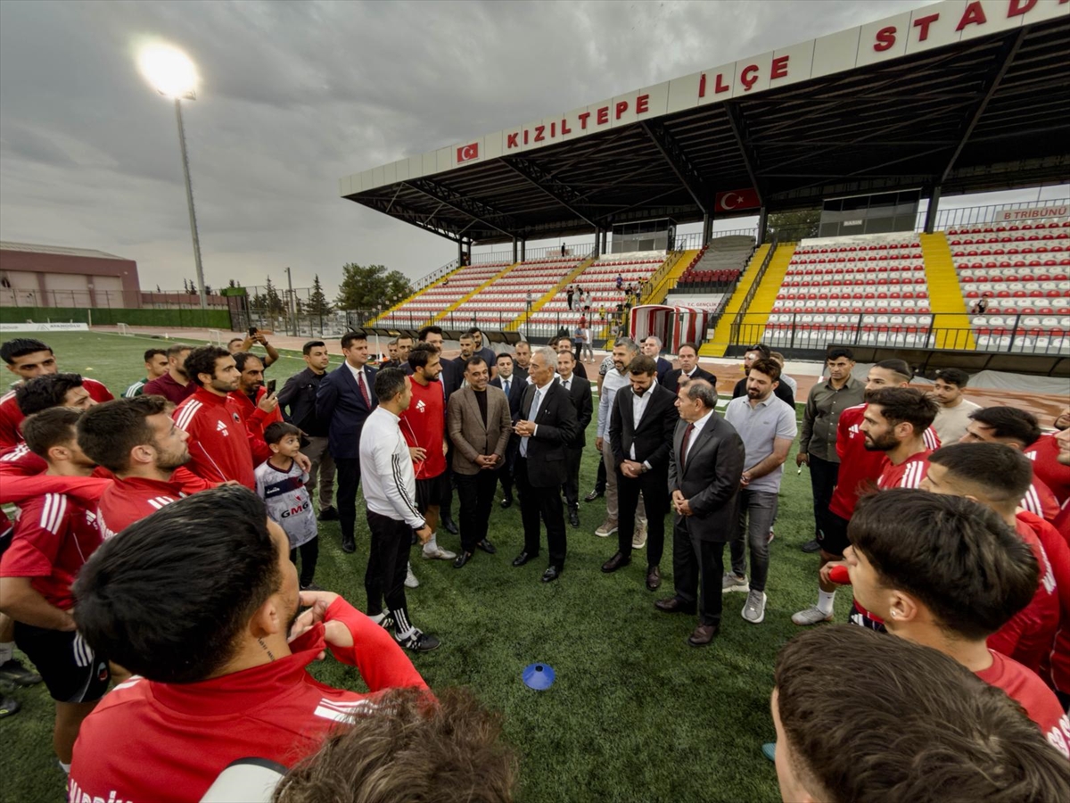 Dursun Özbek'ten Mardin'de Anlamlı Ziyaret: Mardin 1969 Spor'a Destek