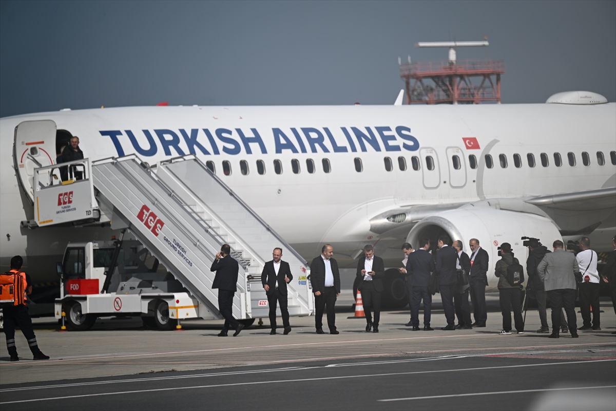 İsrail'in El Koyduğu Aktivistler İstanbul'da Coşkulu Karşılamayla Döndü