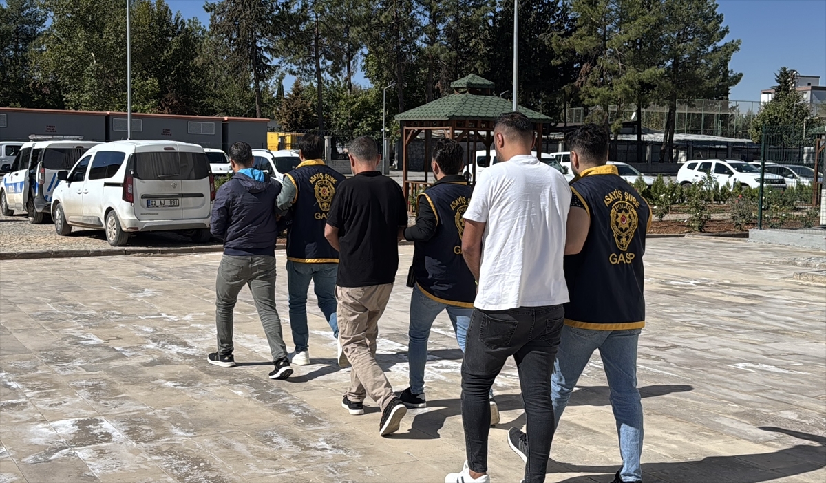 Adıyaman Adliyesi Önünde Silahlı Gerginlik