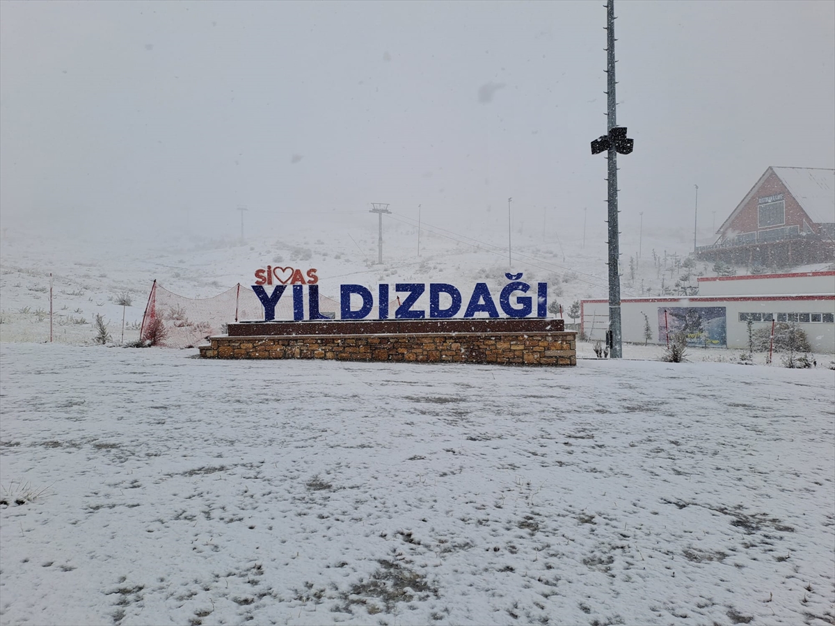 Yıldız Dağı'nda Kar Başladı Herkes Kayak Merkezi'ne Akın Ediyor