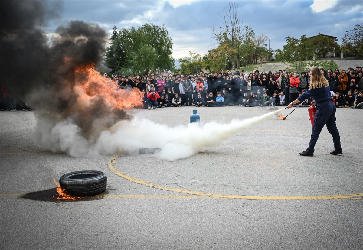Okullarda Tahliye Tatbikatı: Öğrenciler Afetlere Hazırlık İçin Harekete Geçti