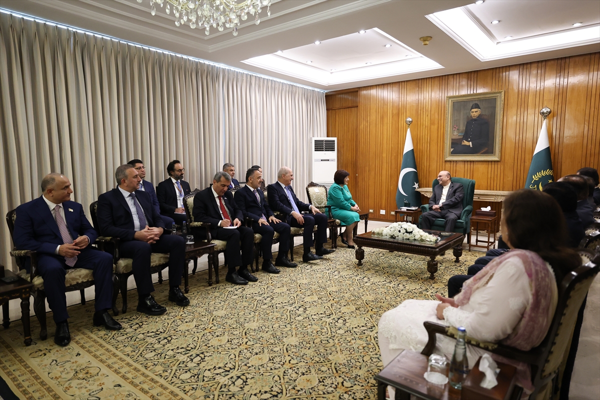 Numan Kurtulmuş Pakistan Cumhurbaşkanı ile Tarihi Buluşmada Bir Araya Geldi