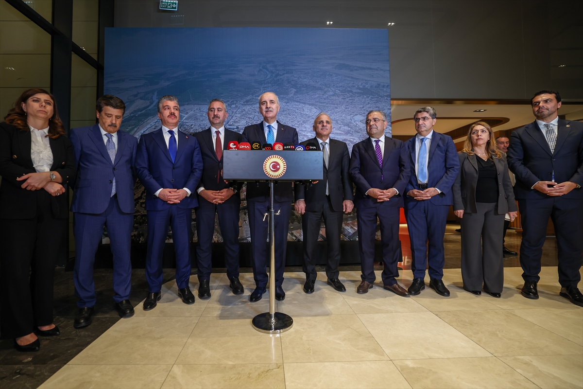 Numan Kurtulmuş'un Diyarbakır Ziyaretinde Kürtçe Şiir Dile Getirildi