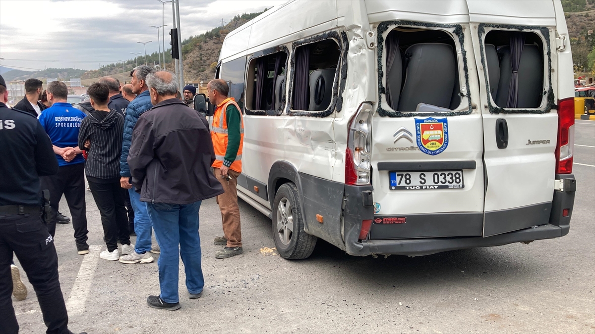 Karabük'te Tır ve Minibüs Çarpıştı: Futbolcu Çocuklar Ölümden Döndü