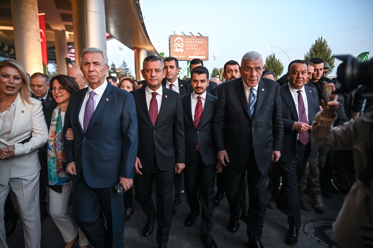CHP Genel Başkanı Özgür Özel’den İddianameye Tepki: “500 Sayfalık Perişanlık Belgesi”