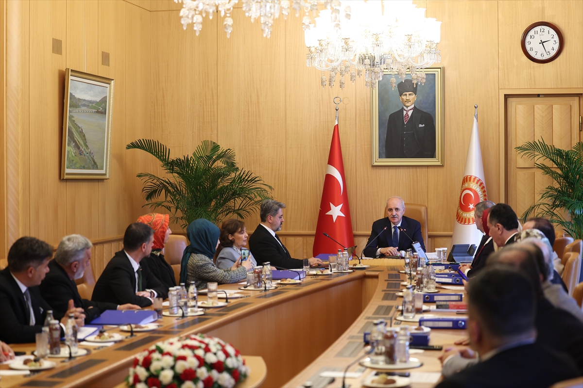 Aile Kurumunun Geleceği Tehlikede mi? Numan Kurtulmuş'tan Çarpıcı Açıklamalar