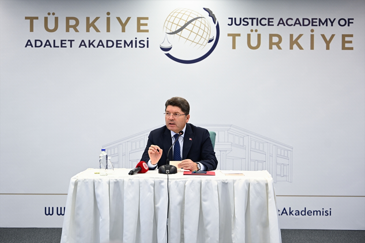 Adalet Bakanı Tunç'un Vizyoner Açıklamaları Hakim ve Savcı Yardımcılarını Heyecanlandırdı