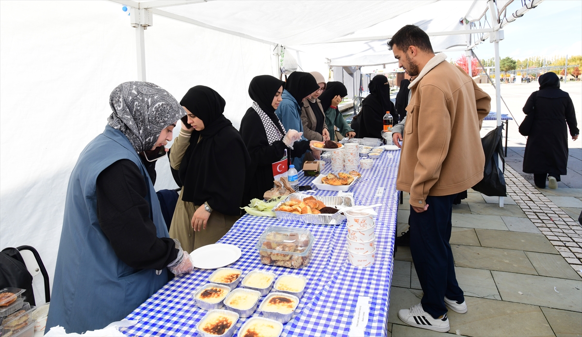 Van'da Öğrenciler Ve Akademisyenlerden Gazze İçin Büyük Destek