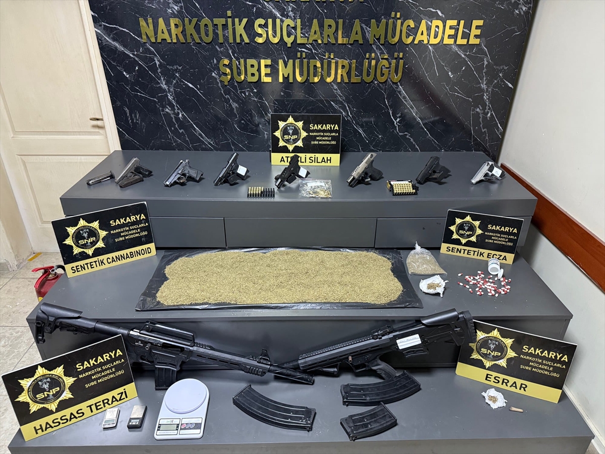 Sakarya'da geniş çaplı operasyon: Uyuşturucu ve silah kaçakçılığına büyük darbe
