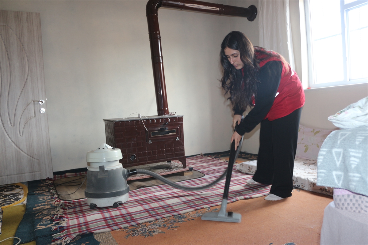 Ağrı'da Üniversiteli Gönüllülerin Hareketi Yaşlı Kadına Umut Oldu