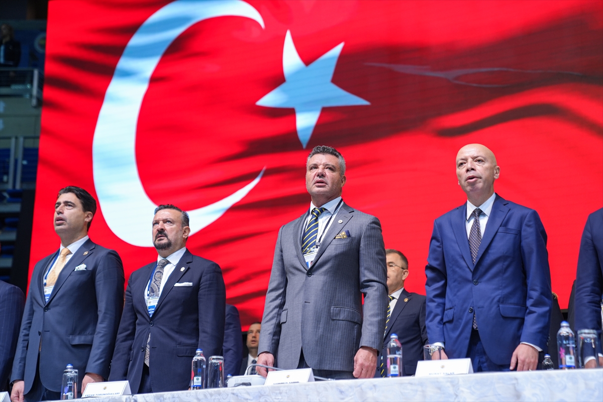 Fenerbahçe'nin Borç Krizi Gölgede Ne Kadar Sürecek?