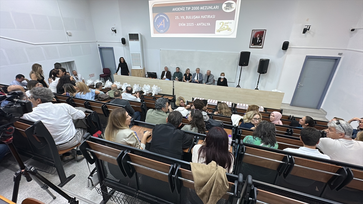 Doktorlar Akdeniz Üniversitesi'nde 25 Yıl Sonra Yeniden Buluştu