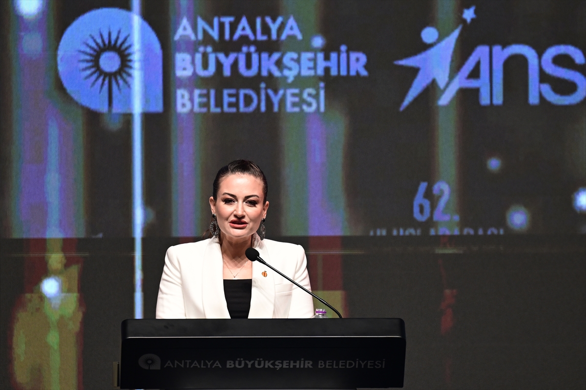 Altın Portakal'da Yıldızlar Geçidi: Festival Hakkında Bilmeniz Gerekenler
