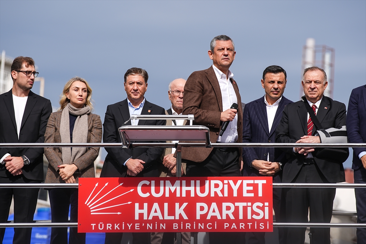 Özgür Özel İstanbul Adliyesi Önünde İmamoğlu'na Destek Verdi