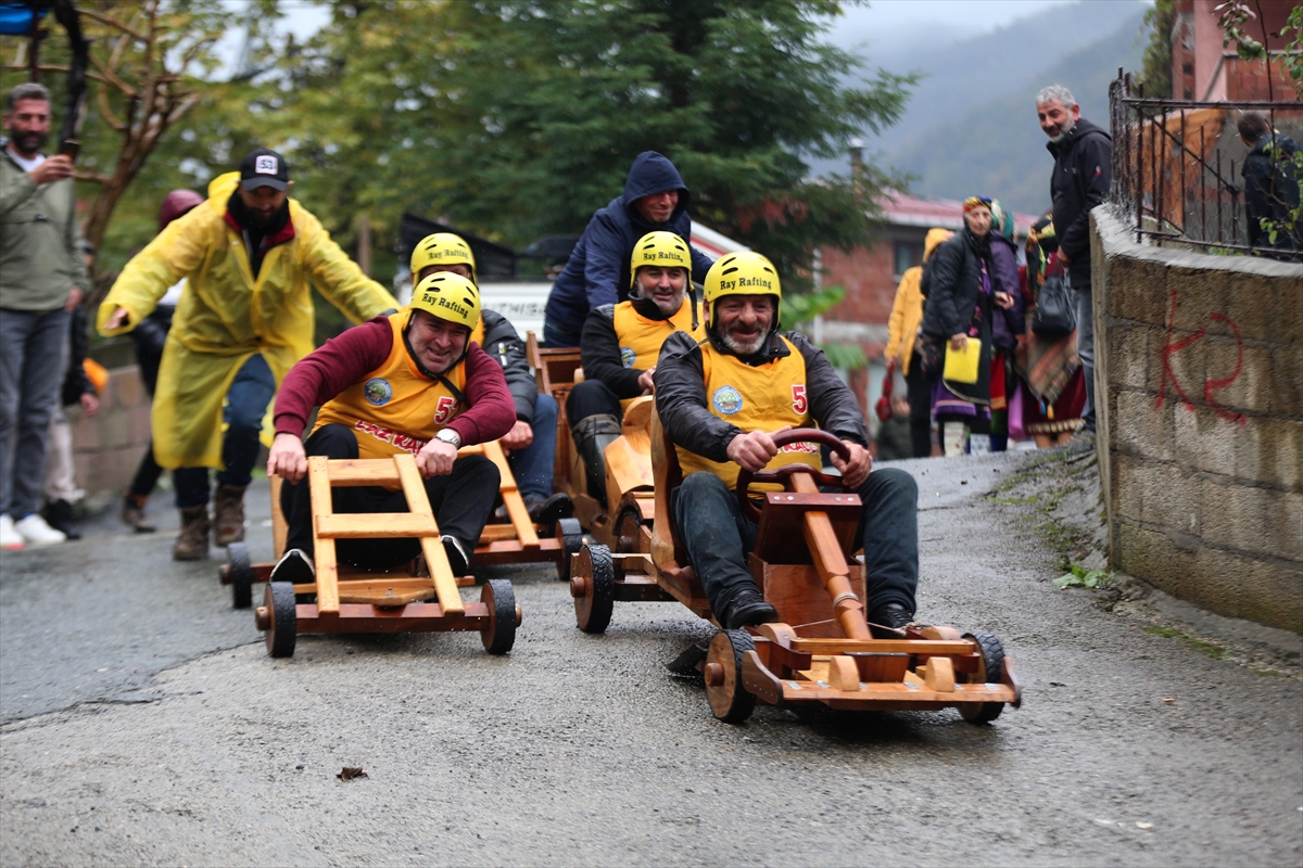 Rize'de Geleneksel "Laz Ralli" Heyecanı Tahta Arabalarla Yaşandı