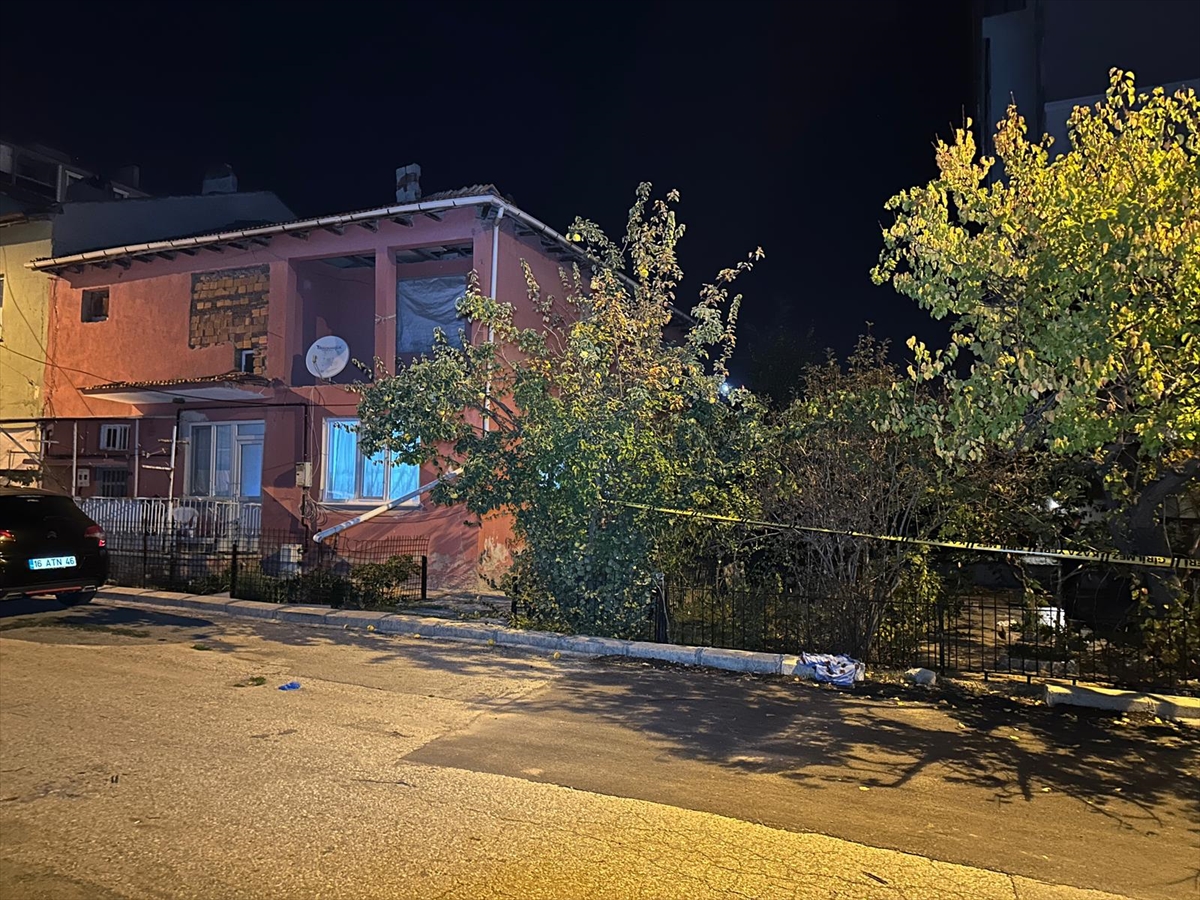Uşak'ta Aile Faciası: Baba ve Babaannesini Bıçaklayan Zanlı Gözaltında