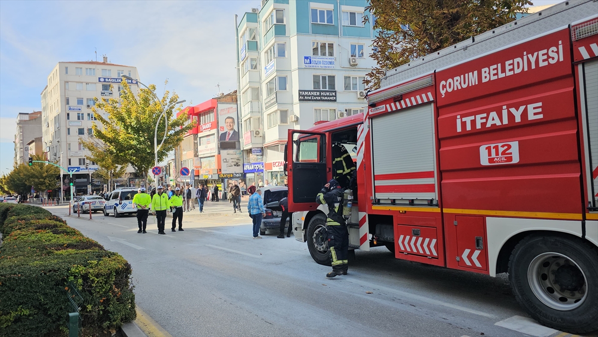 Çorum'un göbeğinde otomobil yandı: Şoförün hızlı müdahalesi hayat kurtardı