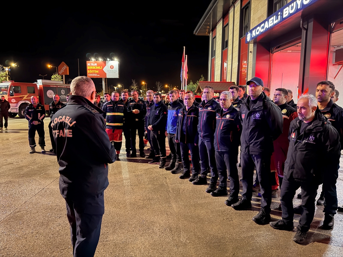 Kocaeli’den Sındırgı’daki Deprem Bölgesine Arama-Kurtarma ve Yardım Ekipleri Gönderildi