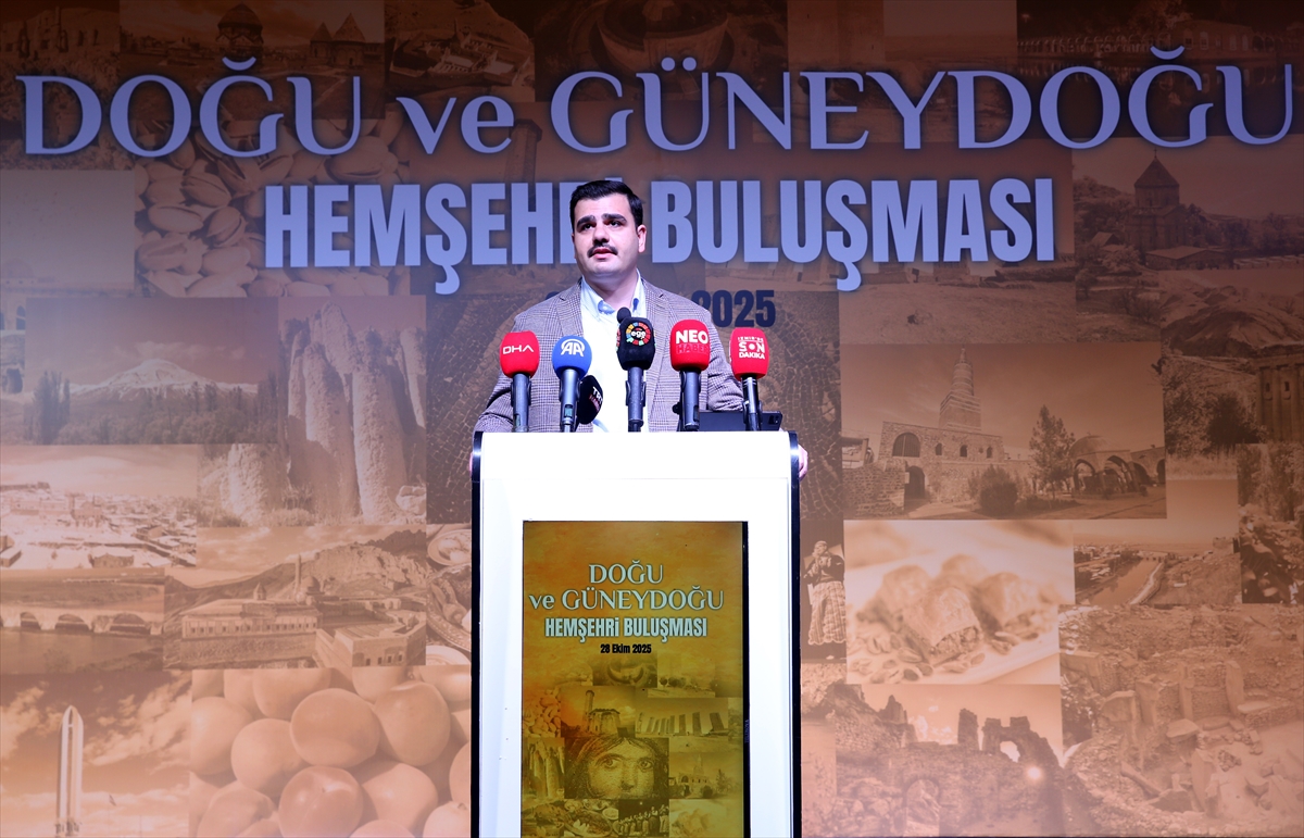 AK Parti İzmir'de Erdoğan'ın Özgür Türkiye Vizyonunu Konuştu