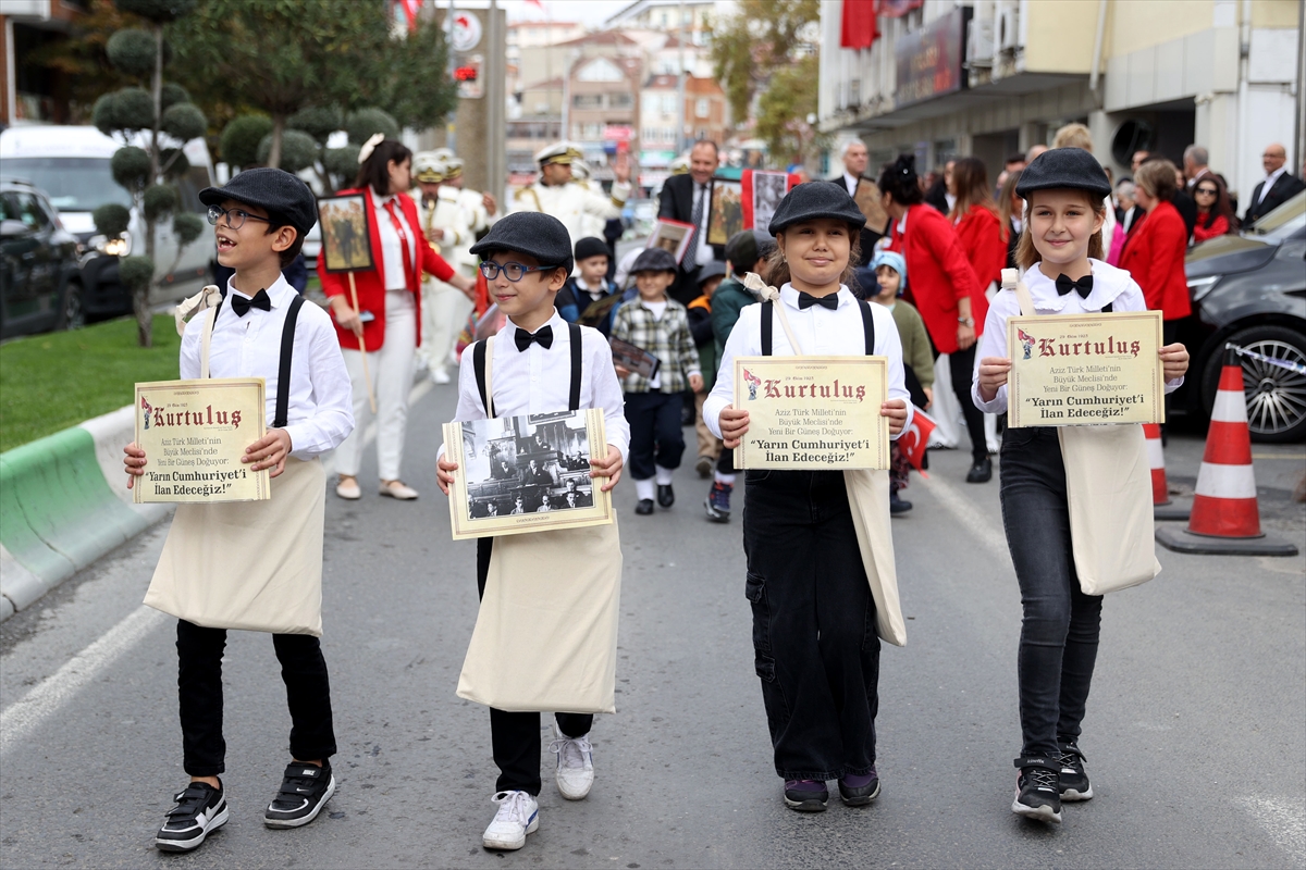 Kırklareli'nde 'Cumhuriyet Manşetli' Geleneksel Gazete Dağıtımı
