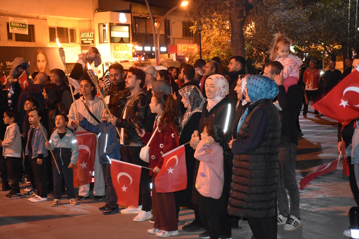 Karaman'da Cumhuriyet Bayramı Coşkusu Fener Alayı İle Başladı
