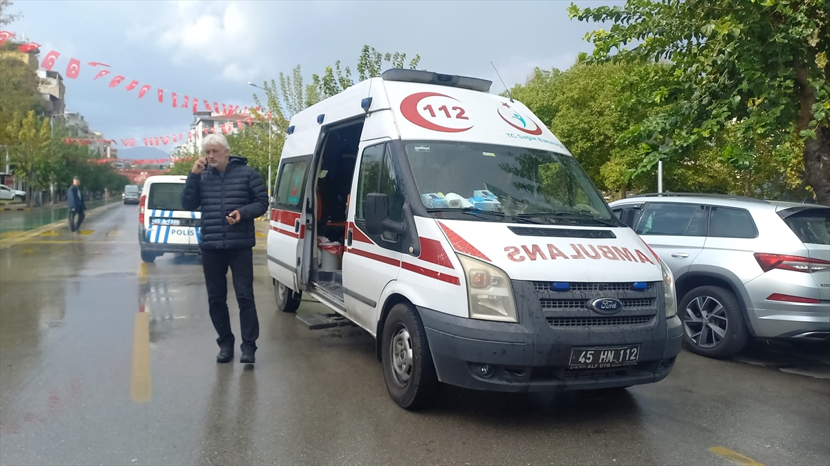 Manisa'nın Göbeğinde Bıçaklı Kavga: Neler Yaşandı?