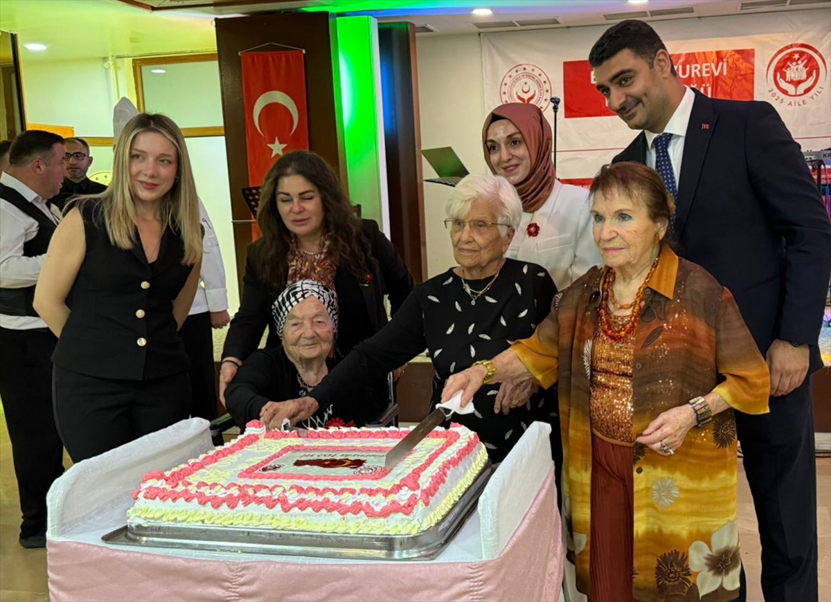 Etiler Huzurevi Cumhuriyet Balosunda Tarih Canlandı