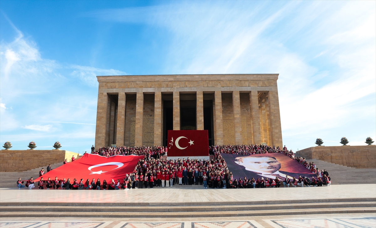 Genç Kızılay'ın Anıtkabir Ziyaretinde Duygu Dolu Anlar