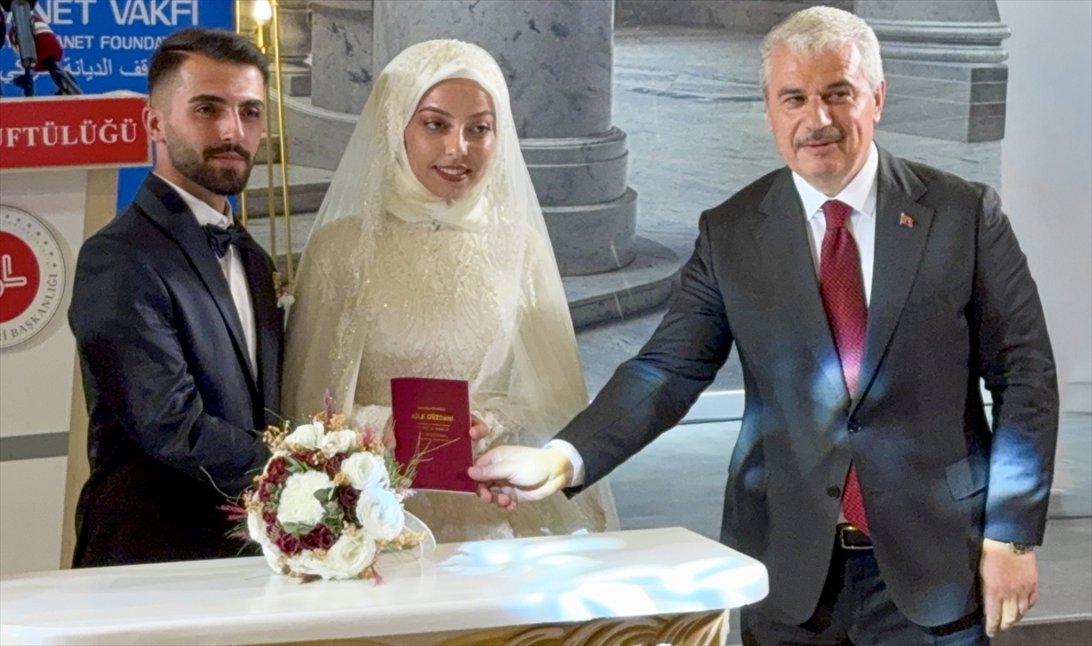 Konya'da 35 Çiftin Düğünü Göz Kamaştırdı