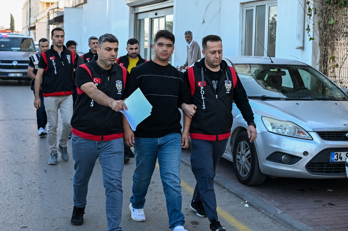 Adana'da Parkta Bıçaklı Saldırı: 3 Öğrenci Yaralandı, 1 Zanlı Tutuklandı