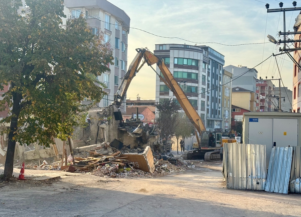 Kocaeli'deki Çöküş Sonrası Kurtarma Operasyonu Hız Kesmeden Devam Ediyor