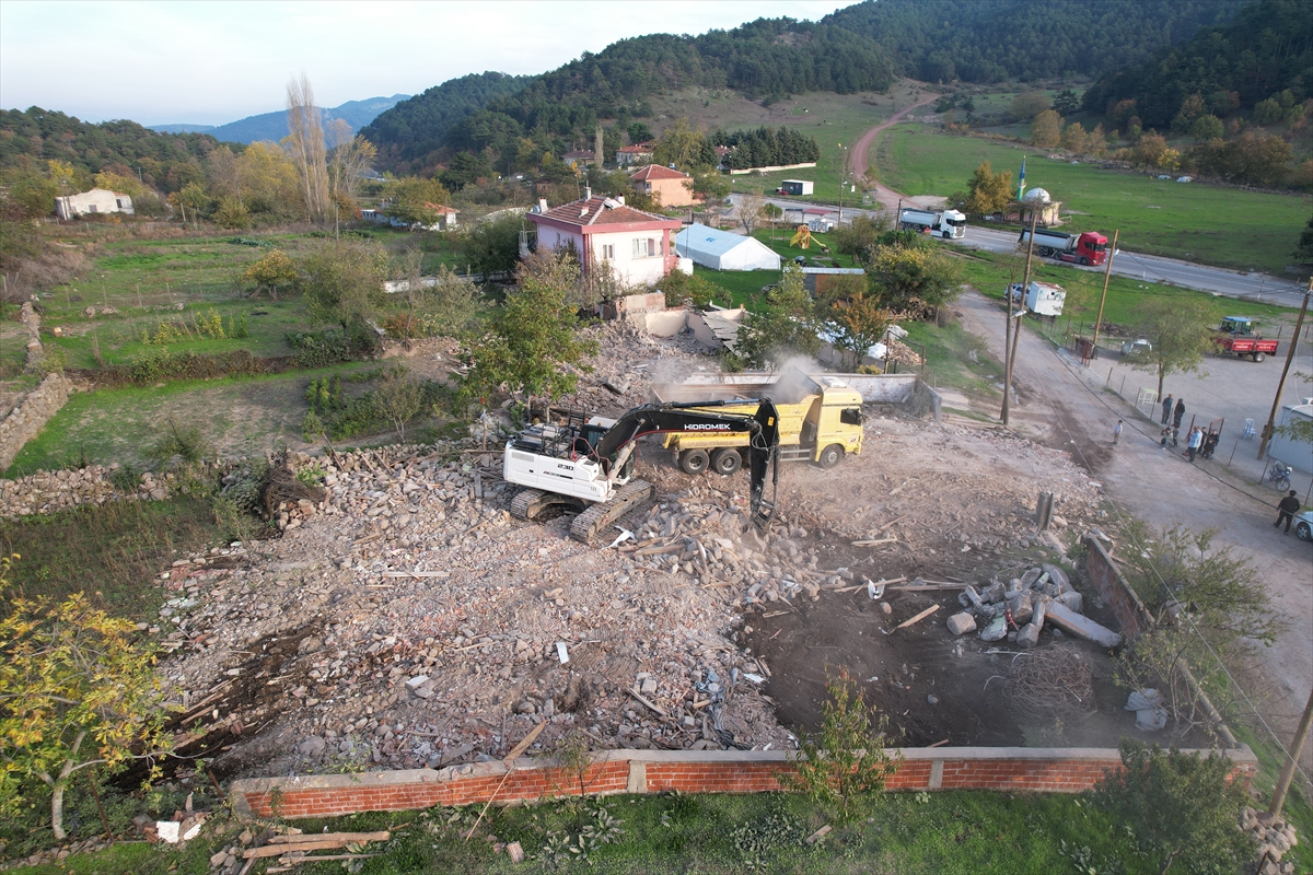 Sındırgı'daki Deprem Felaketi Sonrası Hayat Nasıl Devam Ediyor