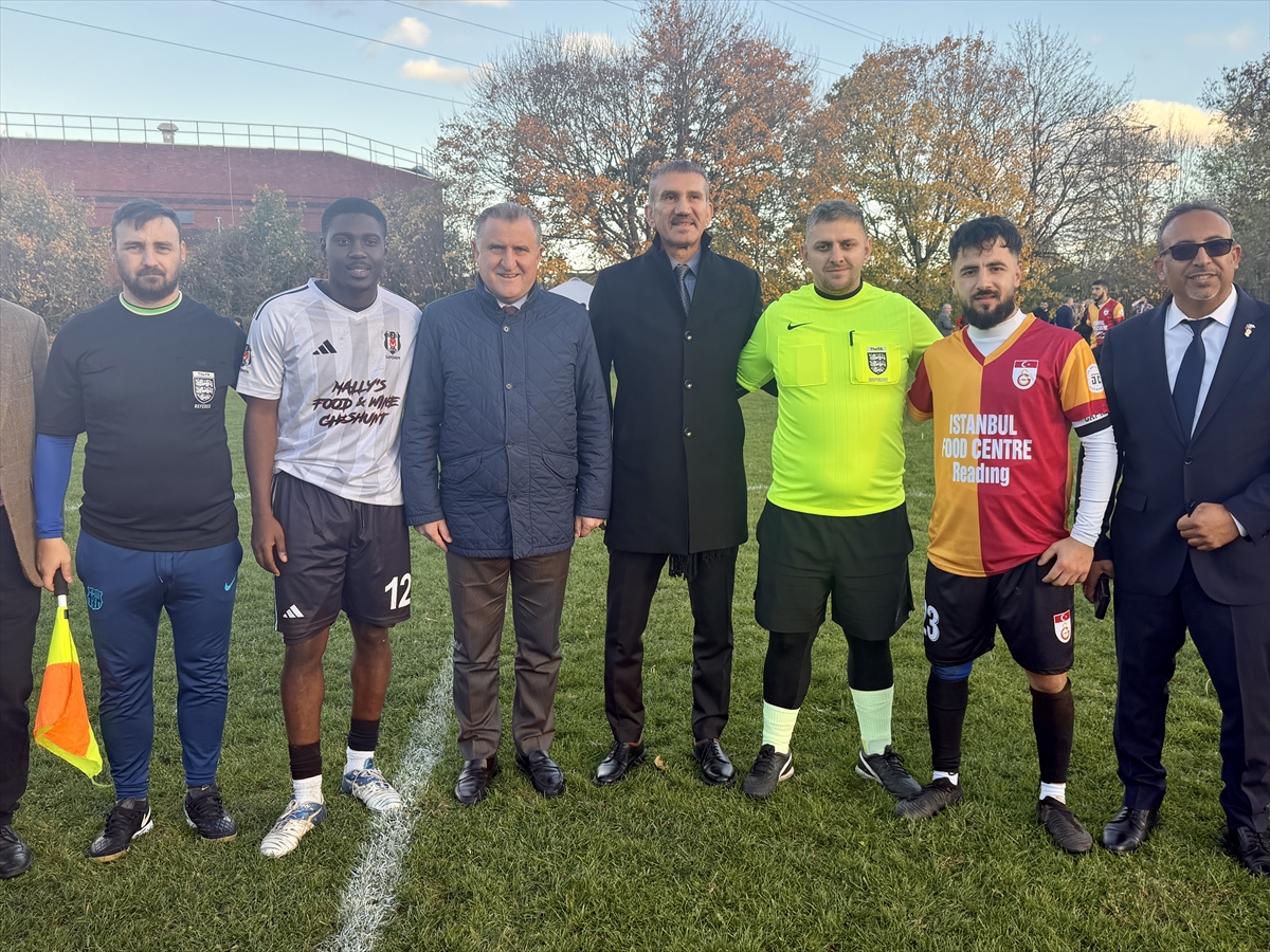 Bakan Bak Londra'daki Cumhuriyet Kupası finalinde futbolun gücüne vurgu yaptı