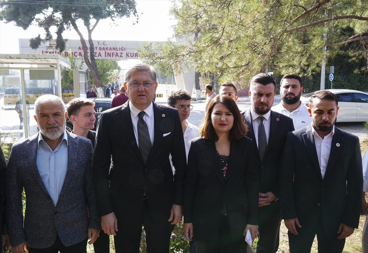 İzmir'de Tutuklu CHP'lilere Ziyaret Gündem Yarattı