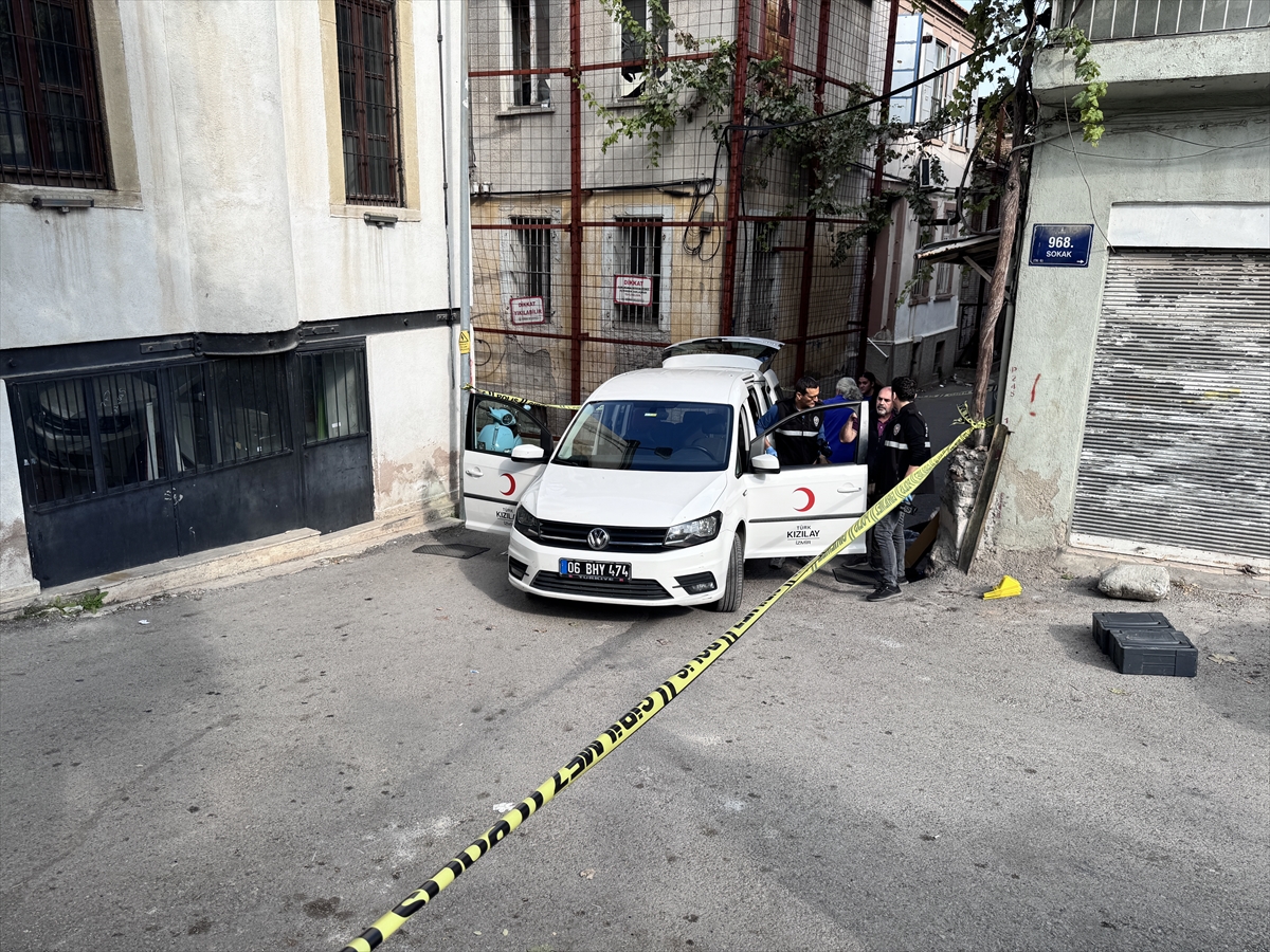 İzmir'de Trafikte Yol Vermeme Kavgası Kanlı Bitti