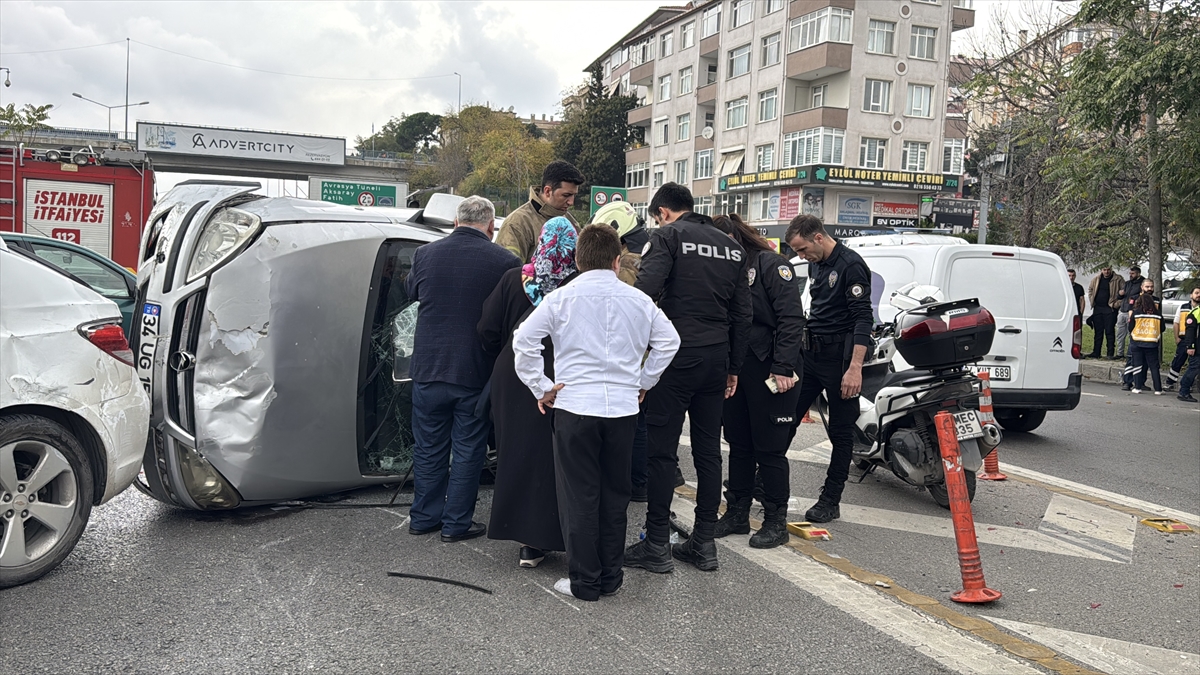 Kadıköy'de zincirleme kaza trafiği felç etti