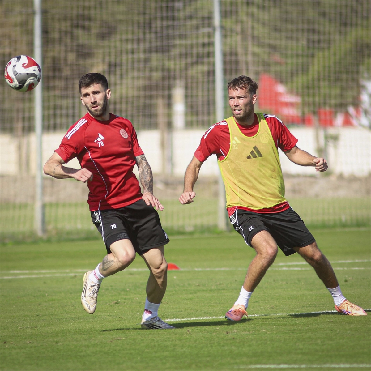 Antalyaspor Beşiktaş Maçı Öncesi Röportajlarla Dikkat Çekiyor