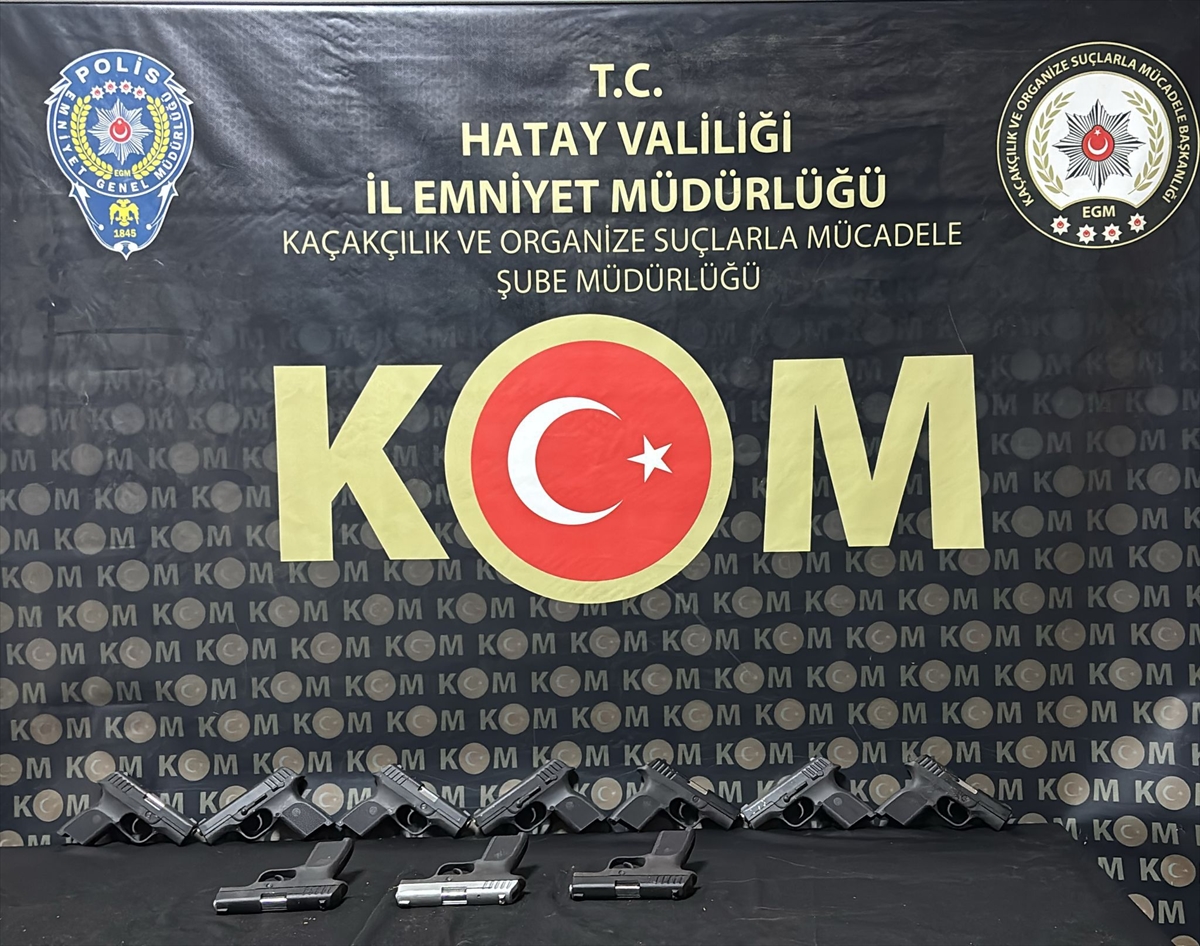Hatay'da Şaşırtan Olay: Otomobilde 10 Ruhsatsız Tabanca Ele Geçirildi