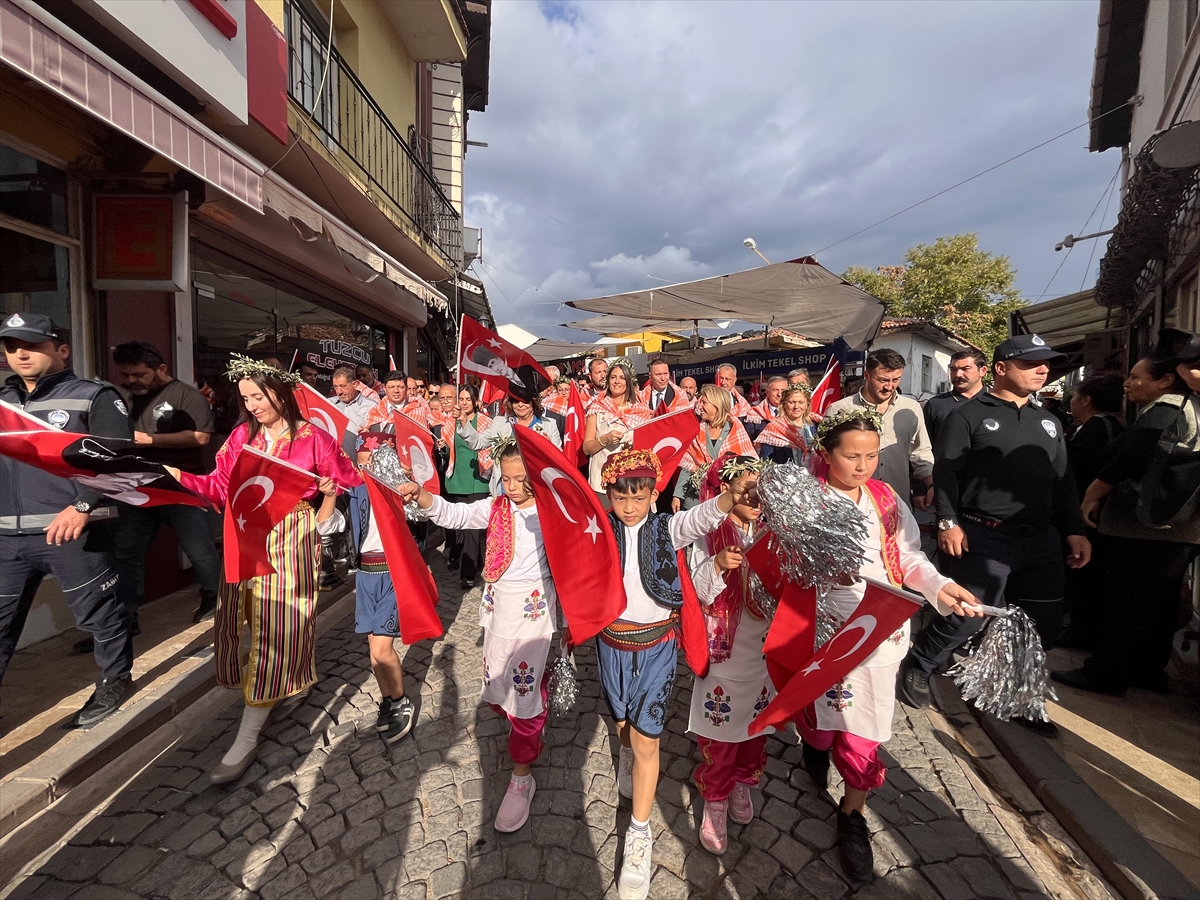 Milas'ta Zeytin Hasat Şenliği Coşkusu
