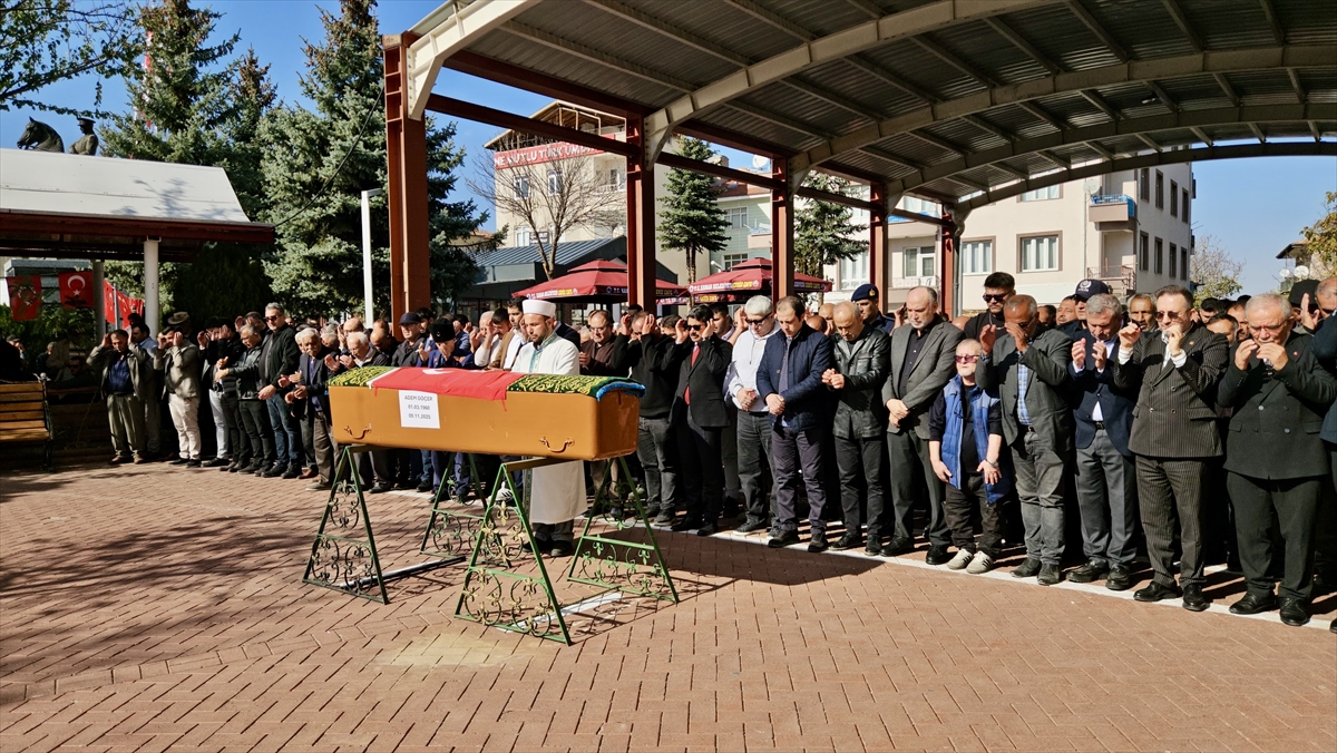 Davulun usta ismi Adem Göçer Kırşehir'de son yolculuğuna uğurlandı