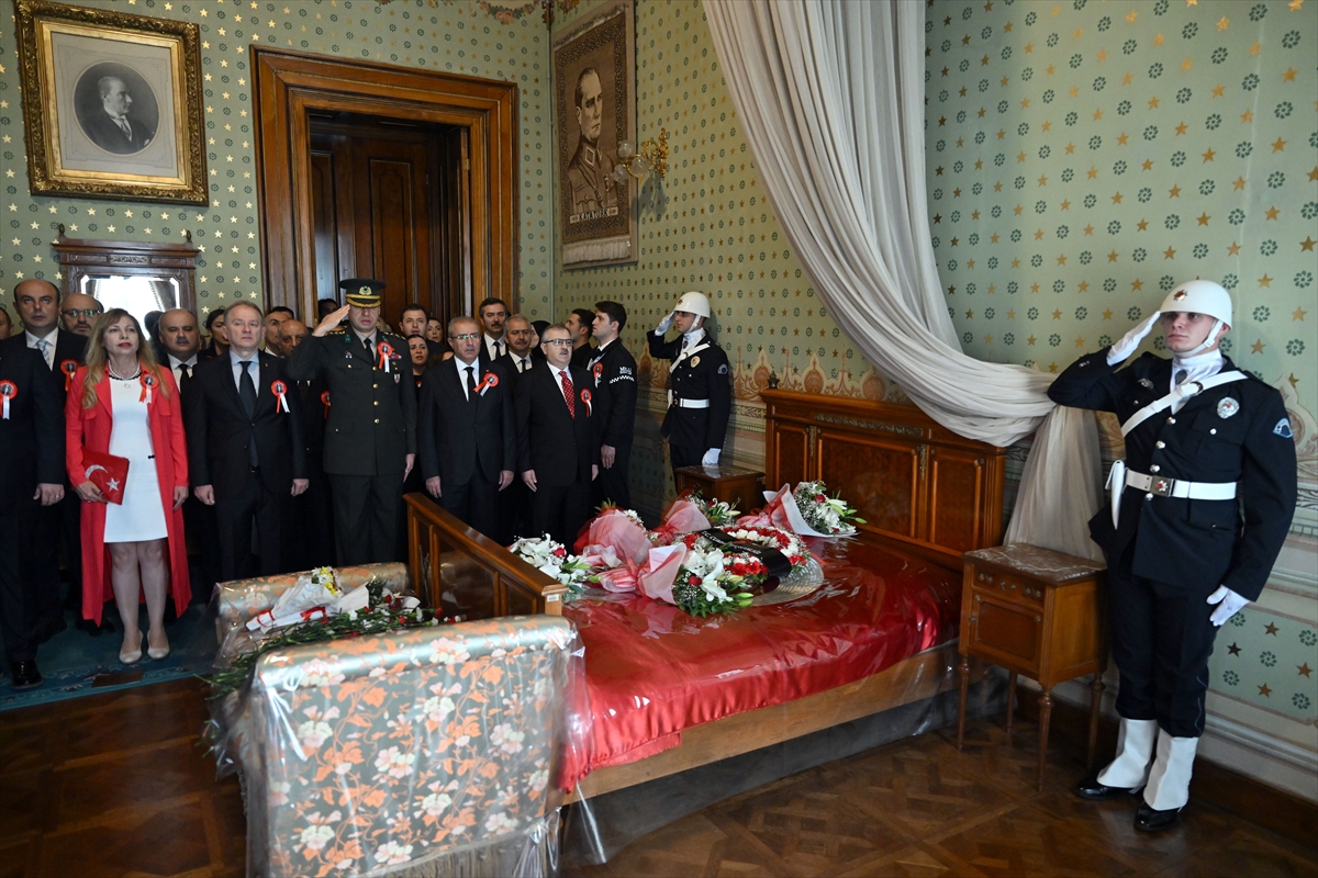 Atatürk'ün Anısına Dolmabahçe Sarayı'nda İhtişamlı Tören