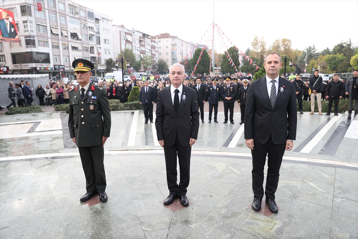 Atatürk'ü Anma Törenleri Üç Şehirde Aynı Gerçekleşti