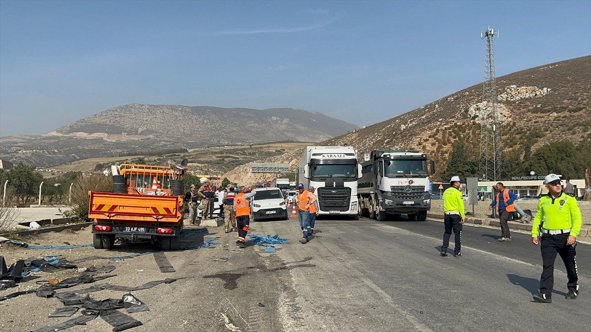 Hatay Trafiğinde Korkutan Kaza: Kamyon 6 Araca Çarptı, 4 Yaralı