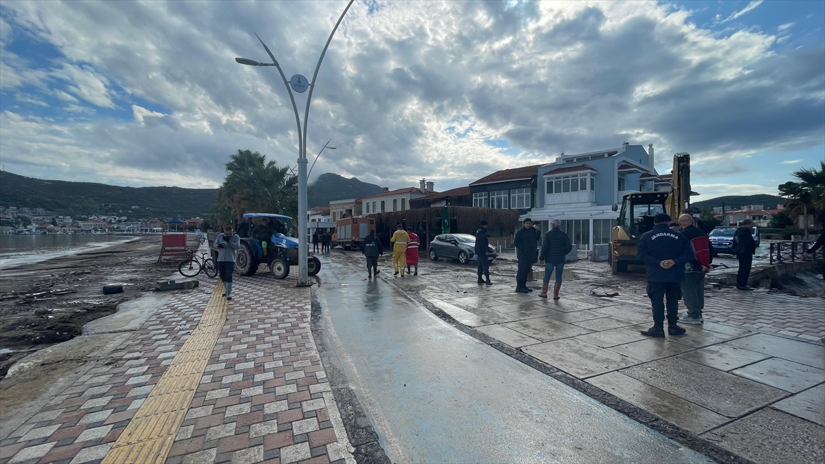 İzmir'de Sağanak Yeniden Vurdu: Foça Halkı Altyapı Çözümü Bekliyor
