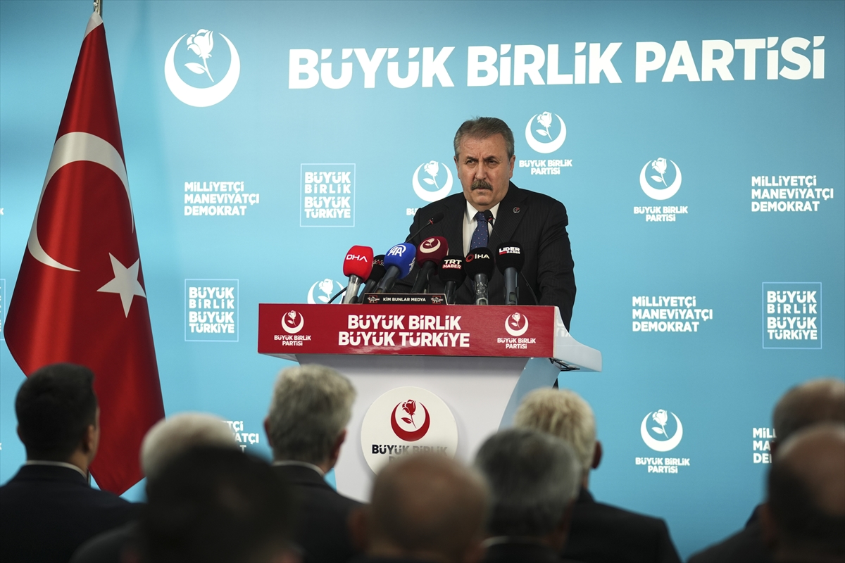 BBP Lideri Destici'den Duygusal Mesaj: Milletimizin Yüreği Yanıyor