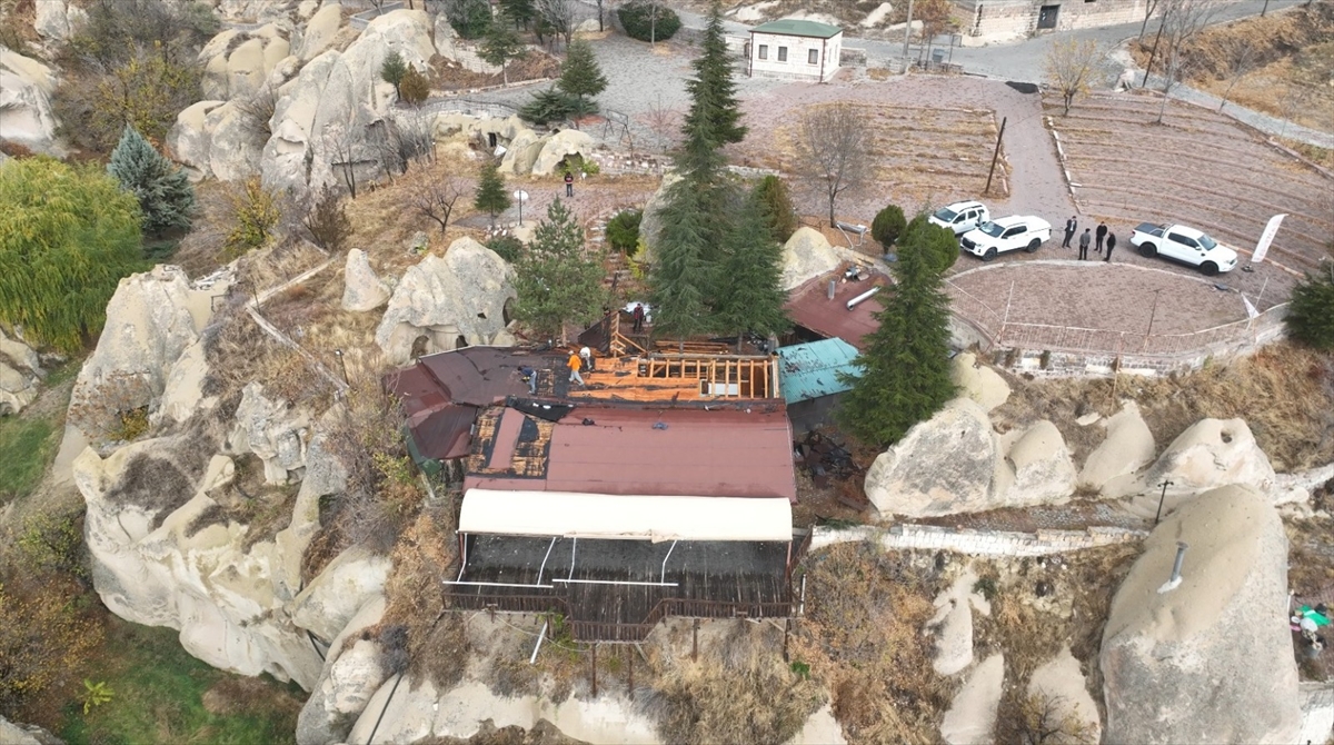 Kapadokya'da doğal dokuyu bozan izinsiz kafe yıkıldı